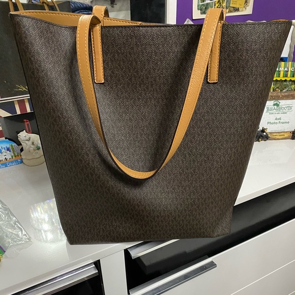 Michael Kors Tote Brown Tan bag - Picture 4 of 7